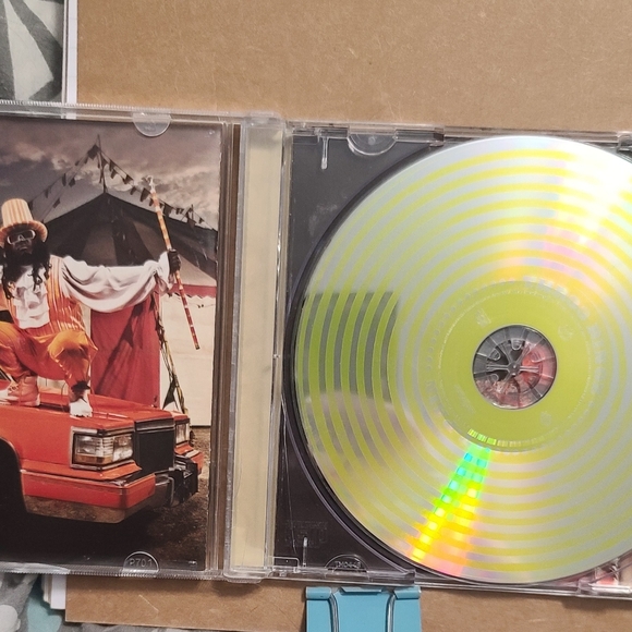 T Pain Thr33 Ringz  cracked cover but cd fine i have not played this cd.  As is - Picture 2 of 4